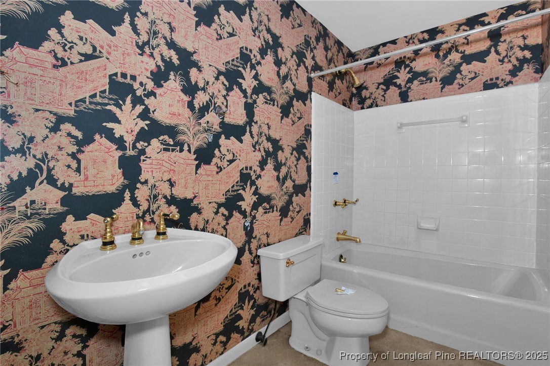 549 Rainforest Road Hope Mills, NC 28348 - Photo 25 of 40 a bathroom with a sink toilet and shower