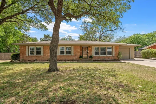 $315,000 | 2306 Oak Cliff Drive, Waco, TX 76710