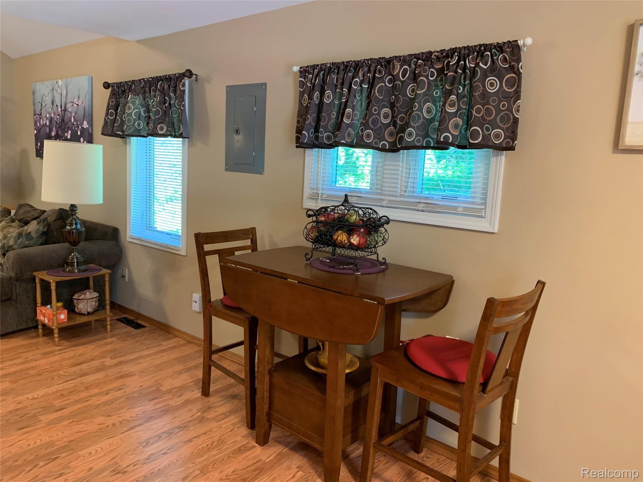 6315 Fort Road Birch Run, MI 48415 - Photo 5 of 26 Dinette.JPG