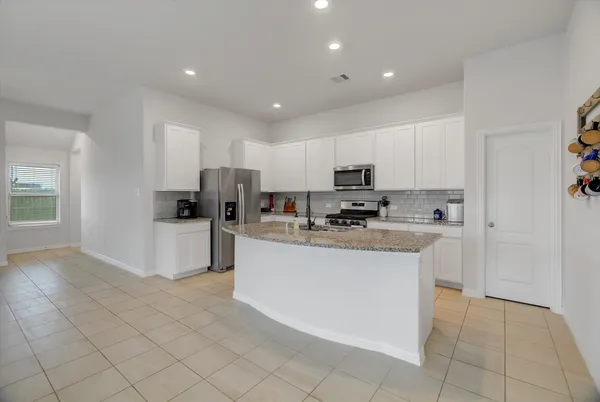 $2,550 | 3334 Tug Way, Baytown, TX 77523