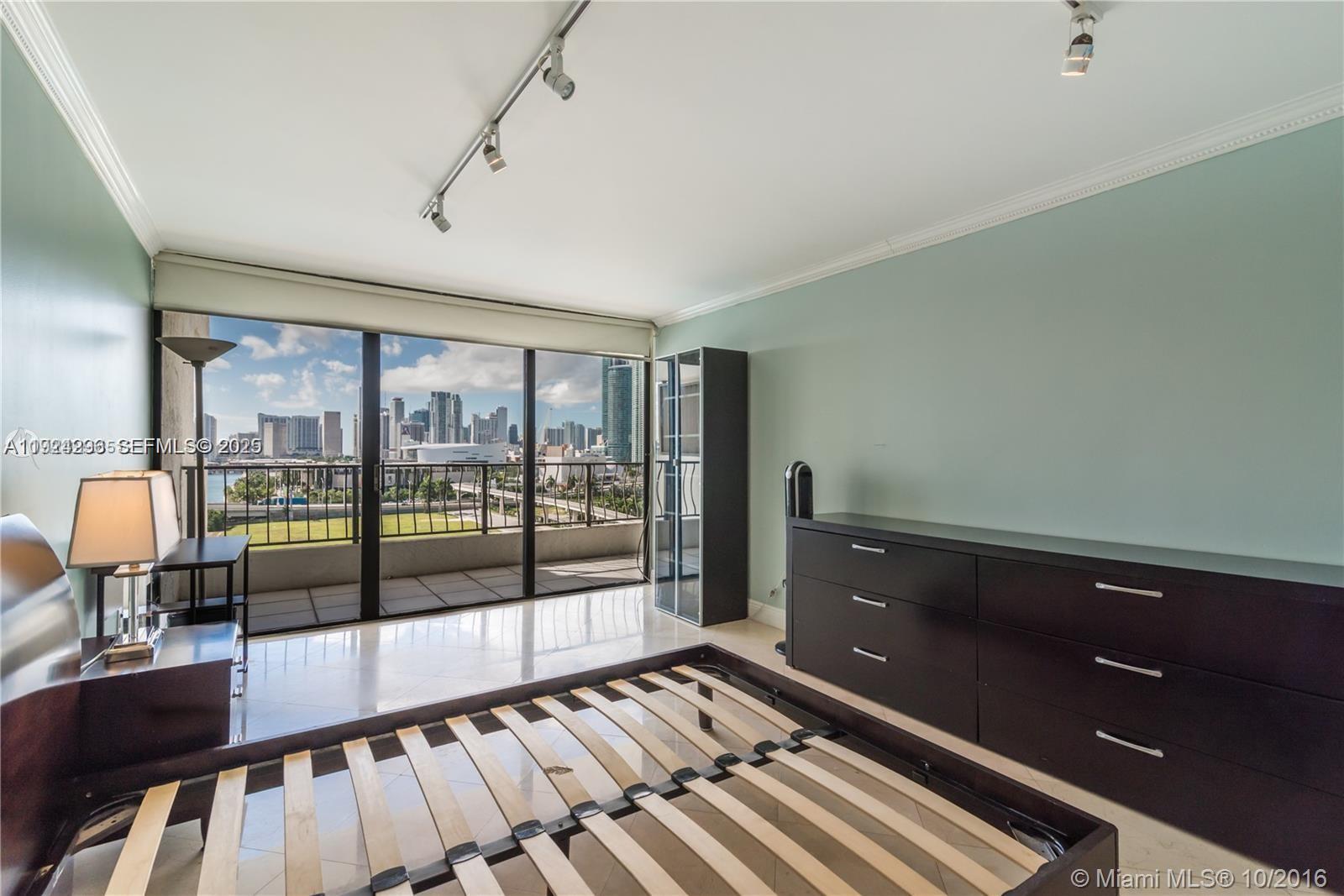 555 Northeast 15th Street, Unit 11J Miami, FL 33132 - Photo 10 of 12