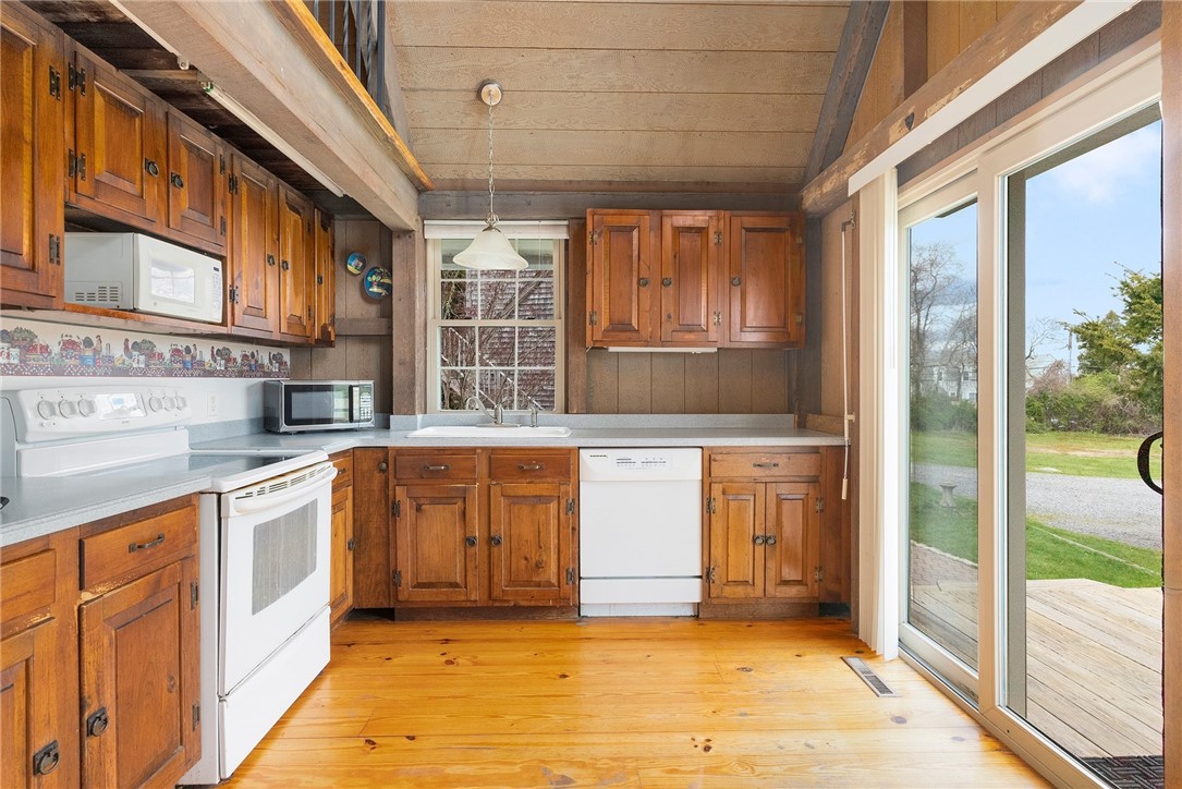 47 South Shore Road Little Compton, RI 02837 - Photo 12 of 50