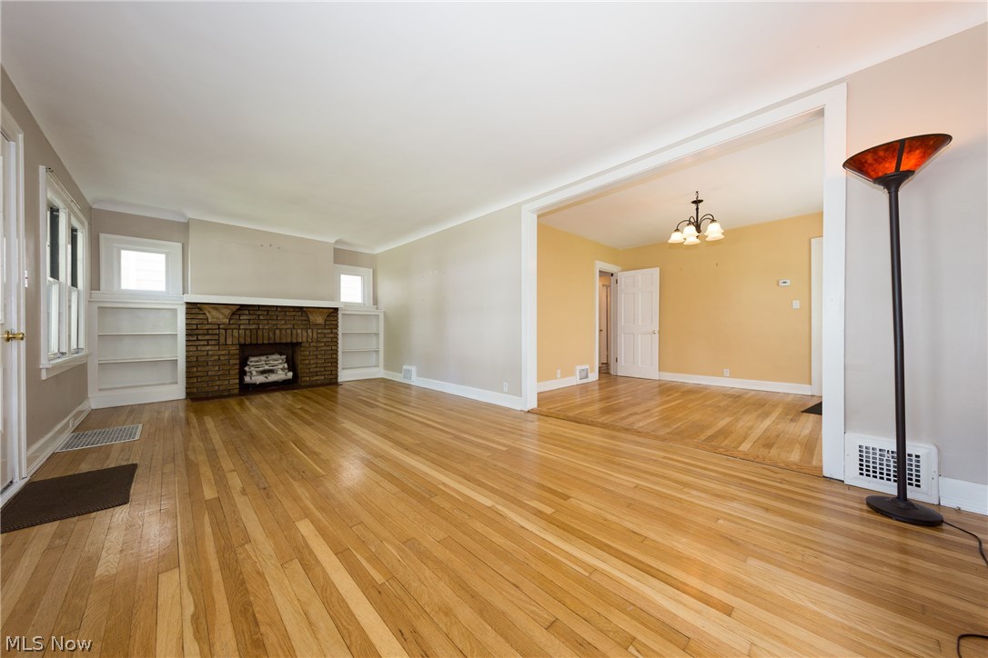 3022 Kensington Road Cleveland, OH 44118 - Photo 3 of 24