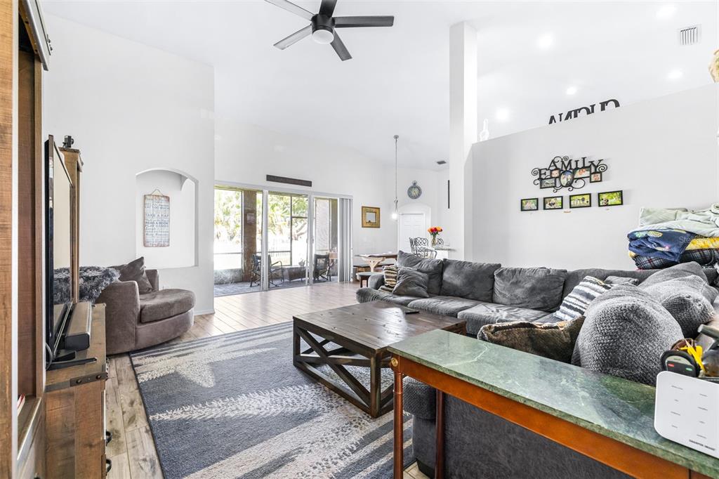 17012 Falconridge Road Lithia, FL 33547 - Photo 18 of 100 Gallery Image 18