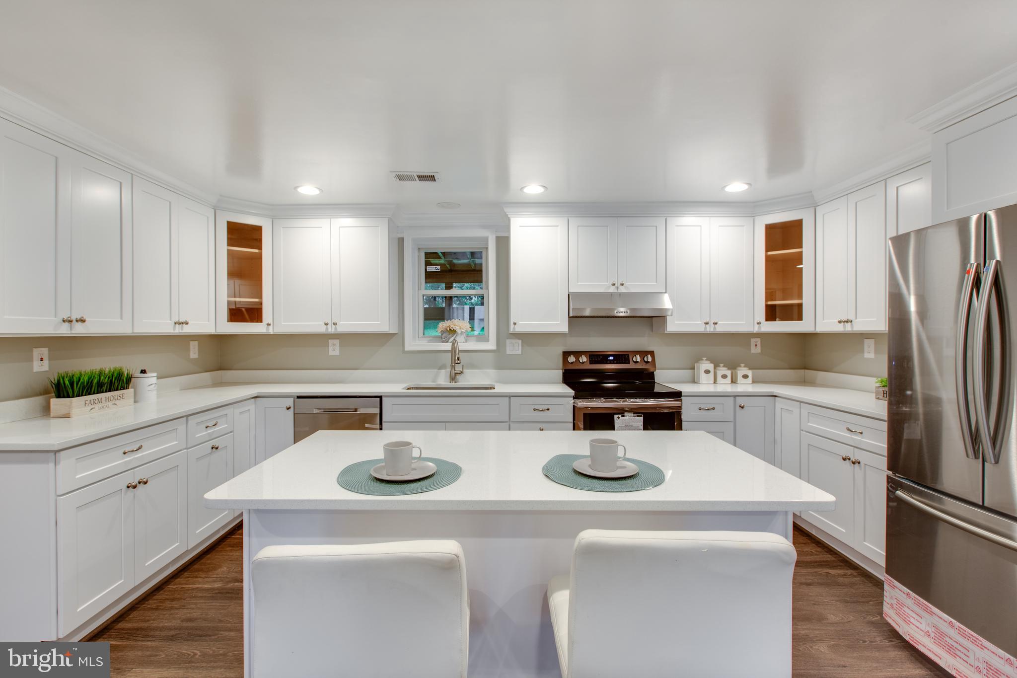 15305 Sweetridge Road Silver Spring, MD 20905 - Photo 12 of 45 Kitchen - Quartz Counter top