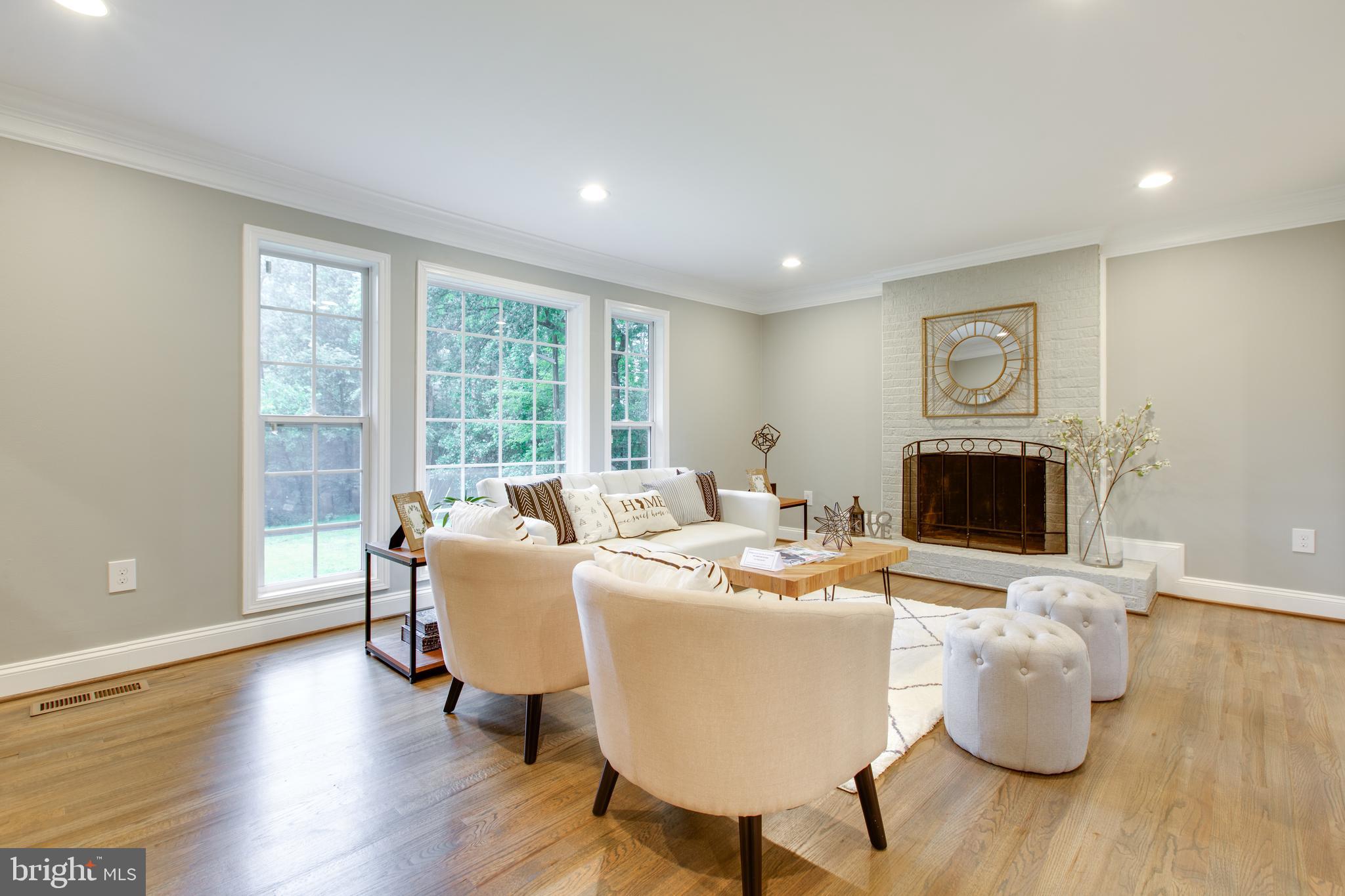 15305 Sweetridge Road Silver Spring, MD 20905 - Photo 16 of 45 Living Room