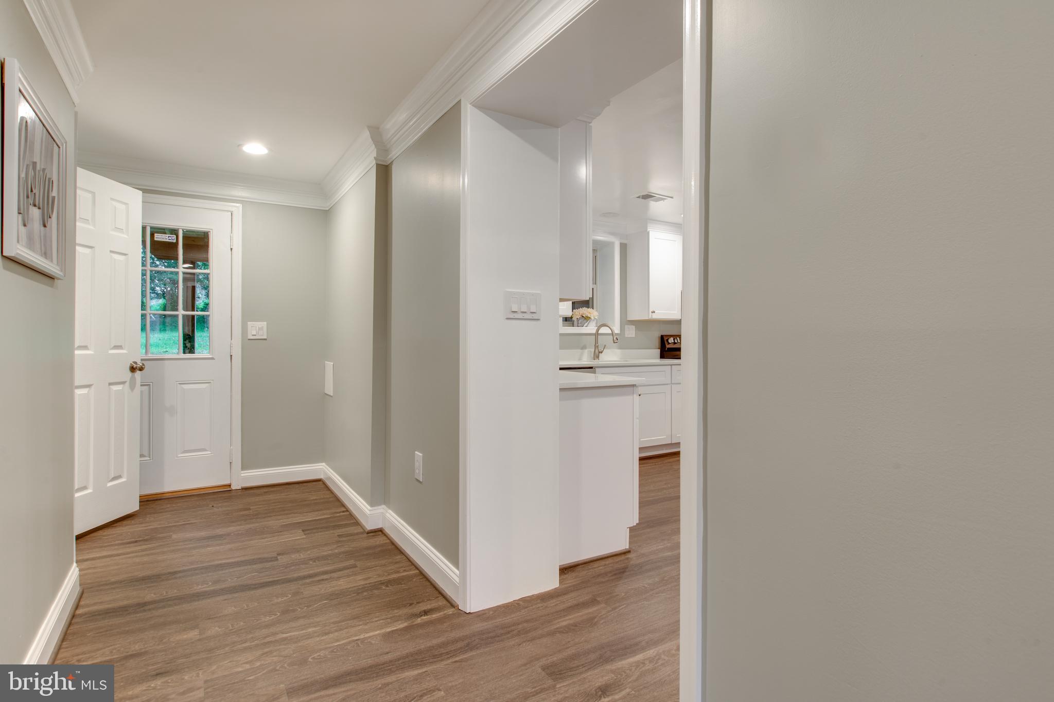 15305 Sweetridge Road Silver Spring, MD 20905 - Photo 4 of 45 Main Level