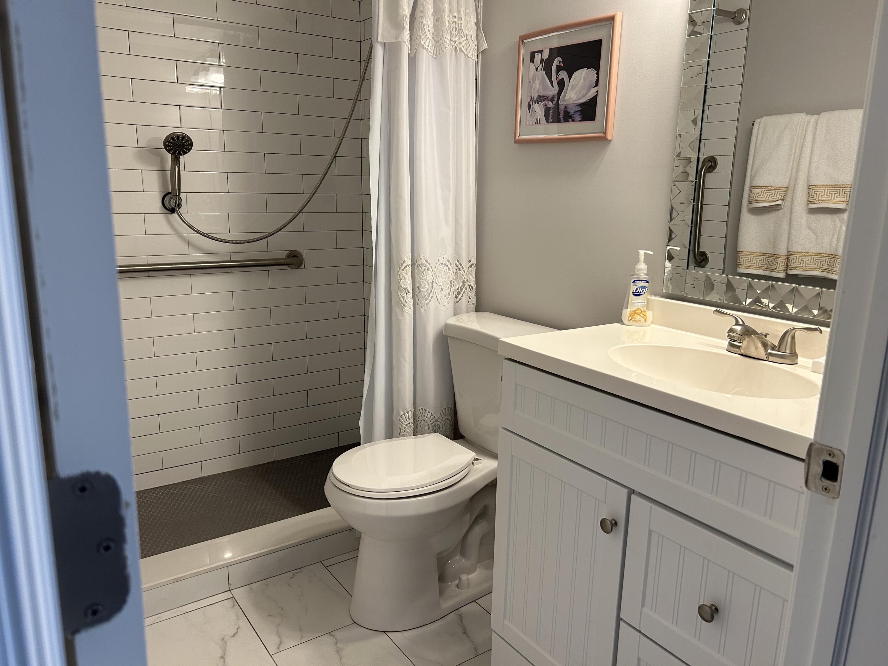1066 Exeter Boca Raton, FL 33434 - Photo 12 of 20 Main Bathroom