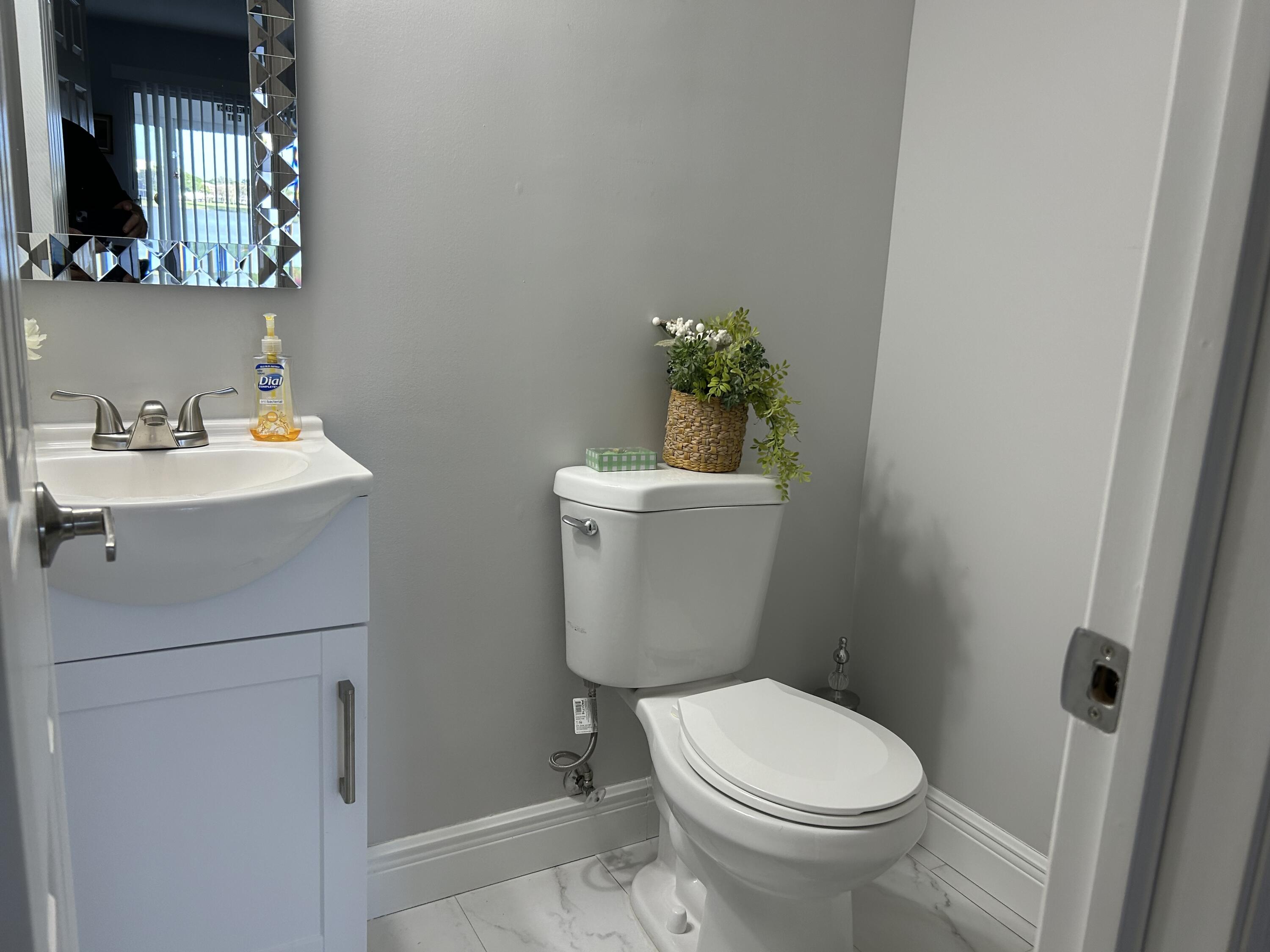 1066 Exeter Boca Raton, FL 33434 - Photo 17 of 20 Half Bathroom