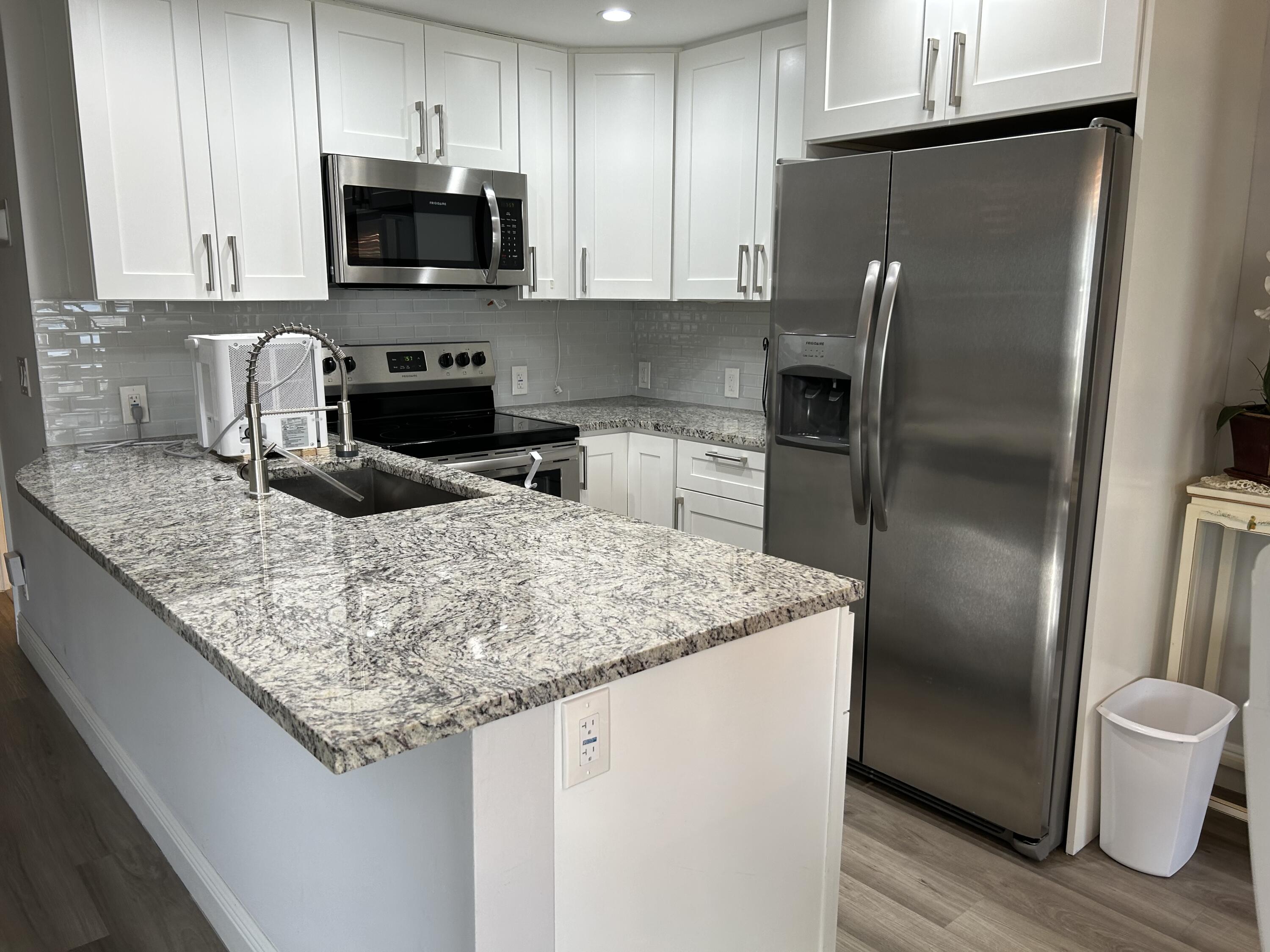 1066 Exeter Boca Raton, FL 33434 - Photo 2 of 20 KITCHEN