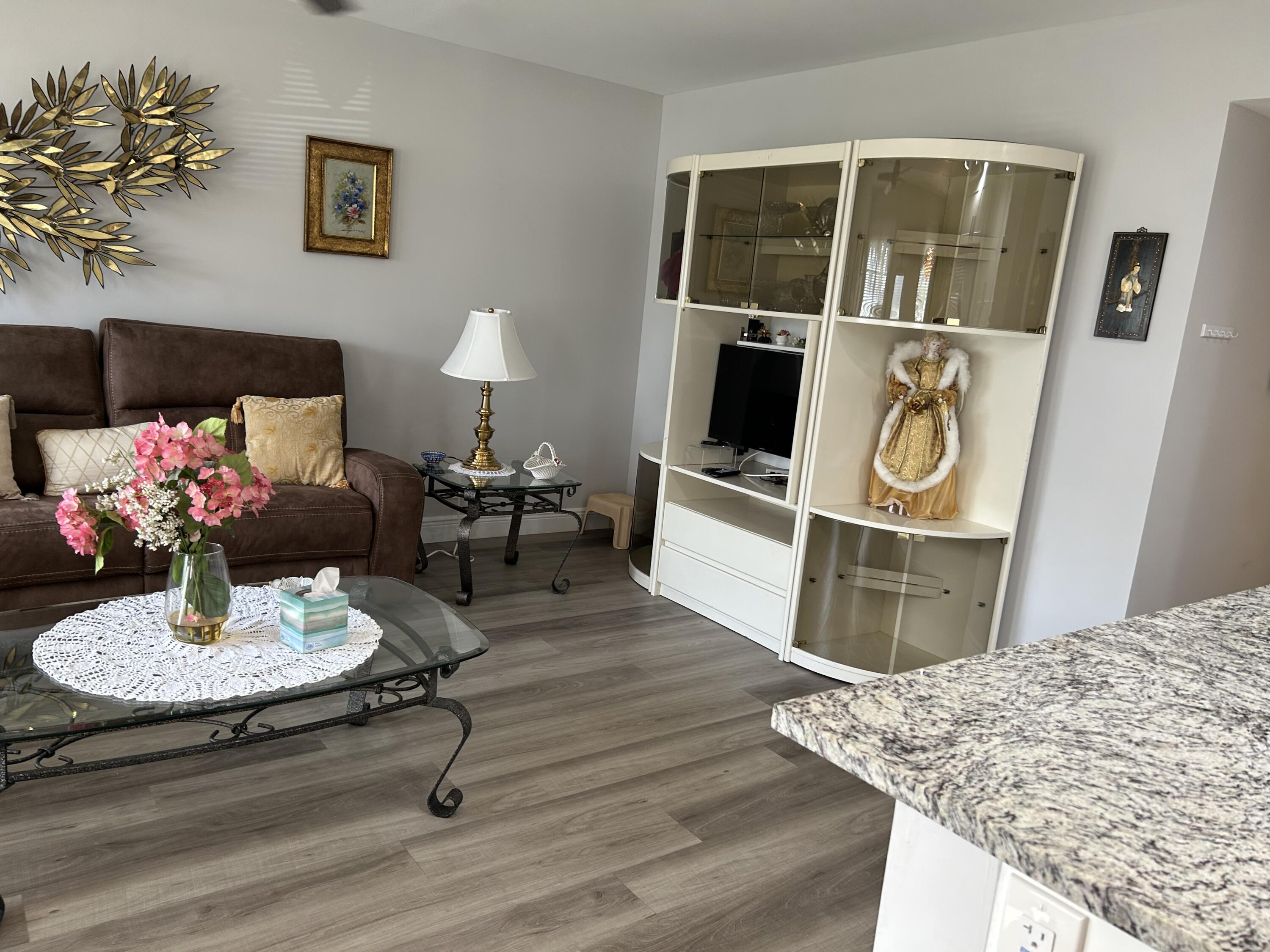 1066 Exeter Boca Raton, FL 33434 - Photo 6 of 20 Living Room