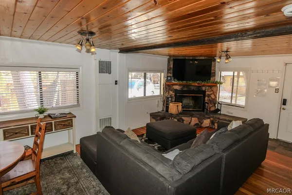 $1,800 | 40246 Dream Street, Big Bear Lake, CA 92315