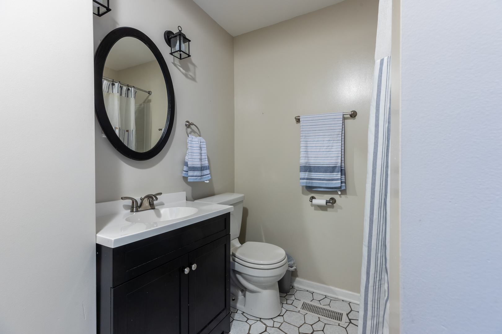 336 Sunset Lane Wheeling, IL 60090 - Photo 10 of 19 a bathroom with a toilet a sink and a mirror