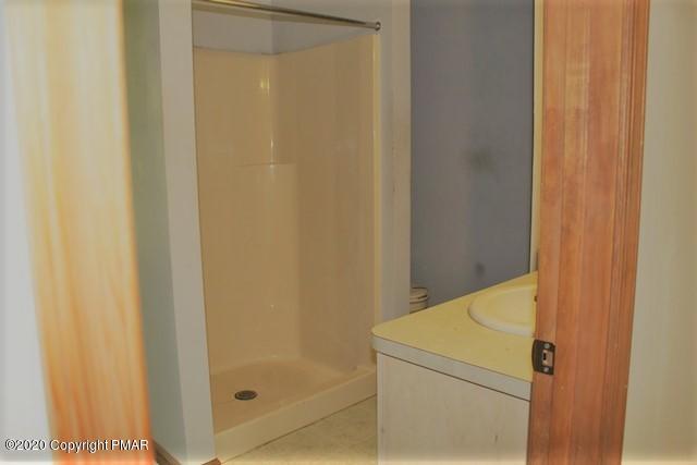 6141 Decker Road Bushkill, PA 18324 - Photo 12 of 27 master bath