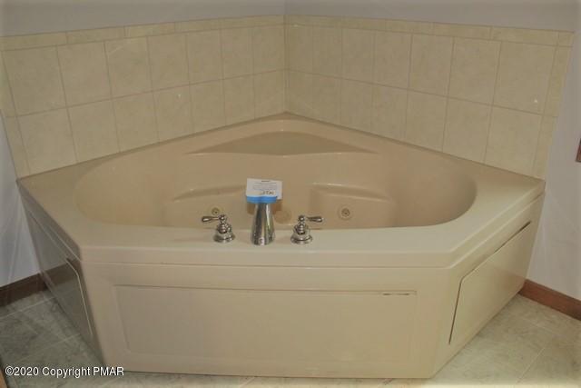 6141 Decker Road Bushkill, PA 18324 - Photo 13 of 27 jacuzzi