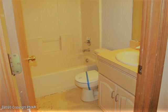 6141 Decker Road Bushkill, PA 18324 - Photo 15 of 27 full bath