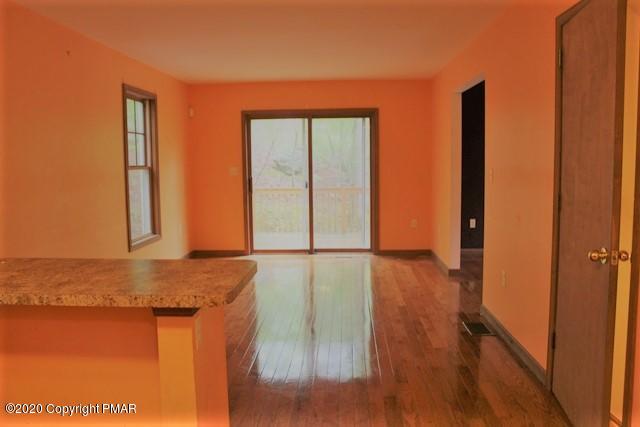 6141 Decker Road Bushkill, PA 18324 - Photo 7 of 27 dining area