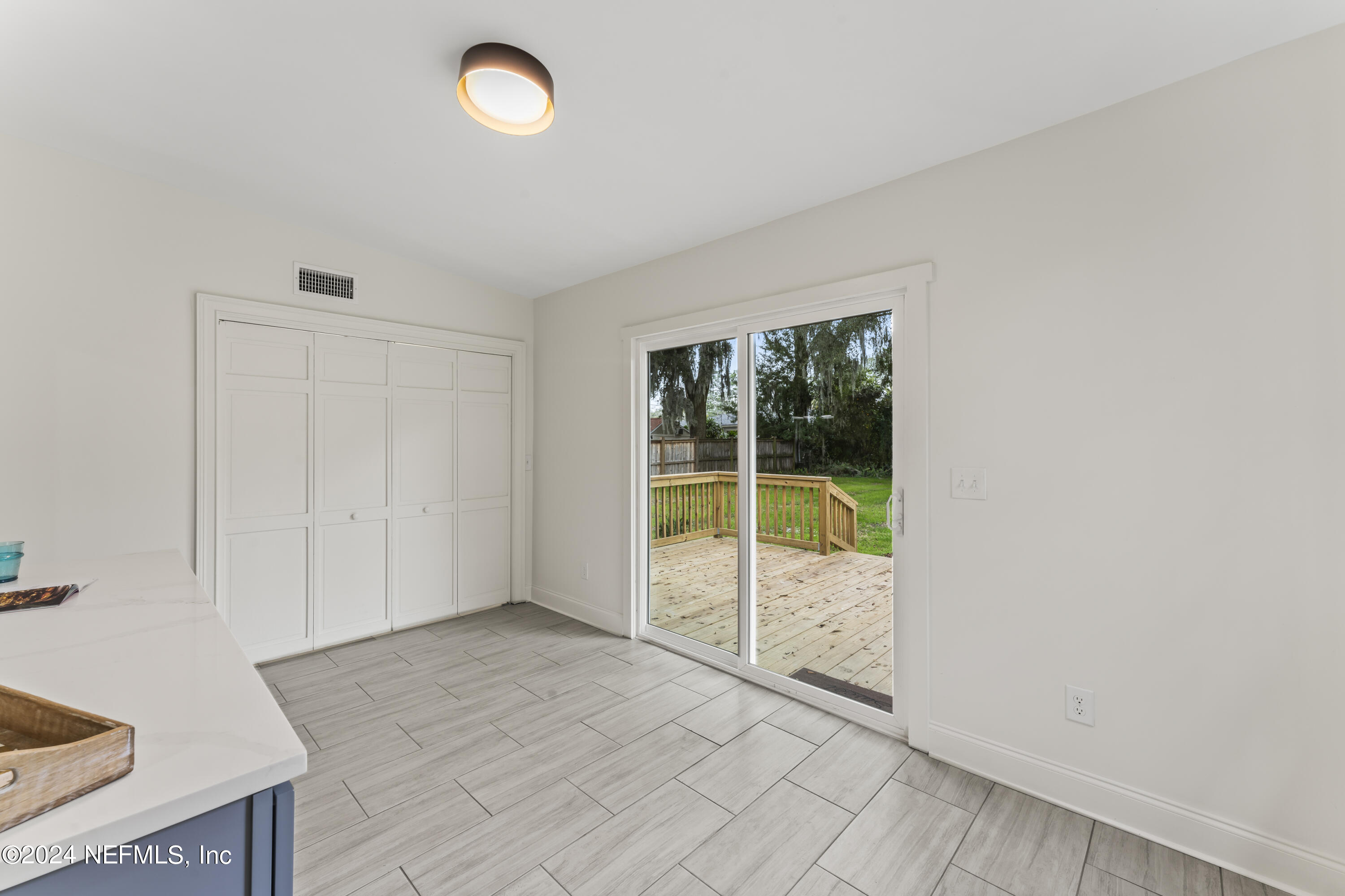 1515 Berwick Road Jacksonville, FL 32207 - Photo 26 of 56 Laundry & Mudroom