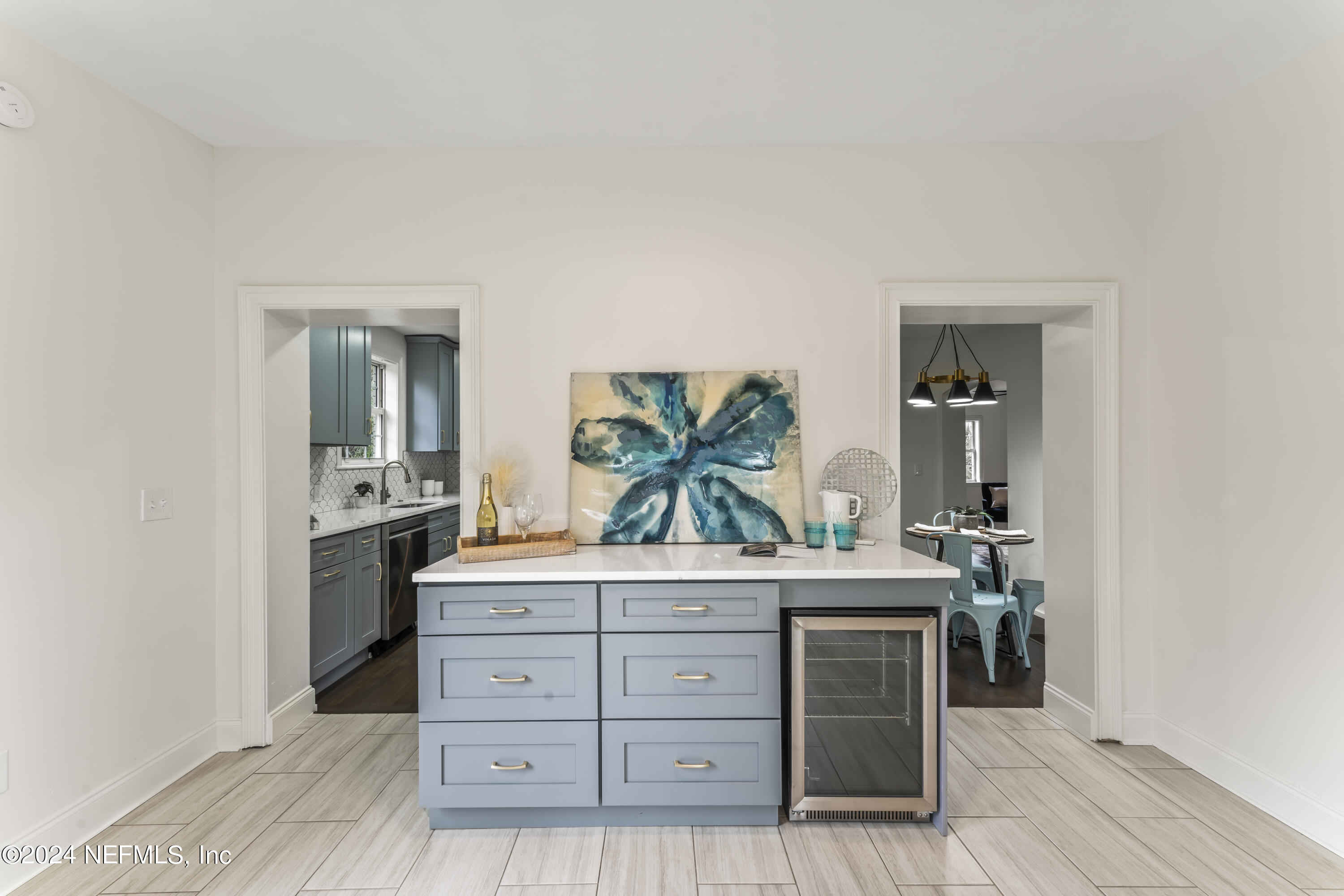 1515 Berwick Road Jacksonville, FL 32207 - Photo 28 of 56 Beverage fridge & storage