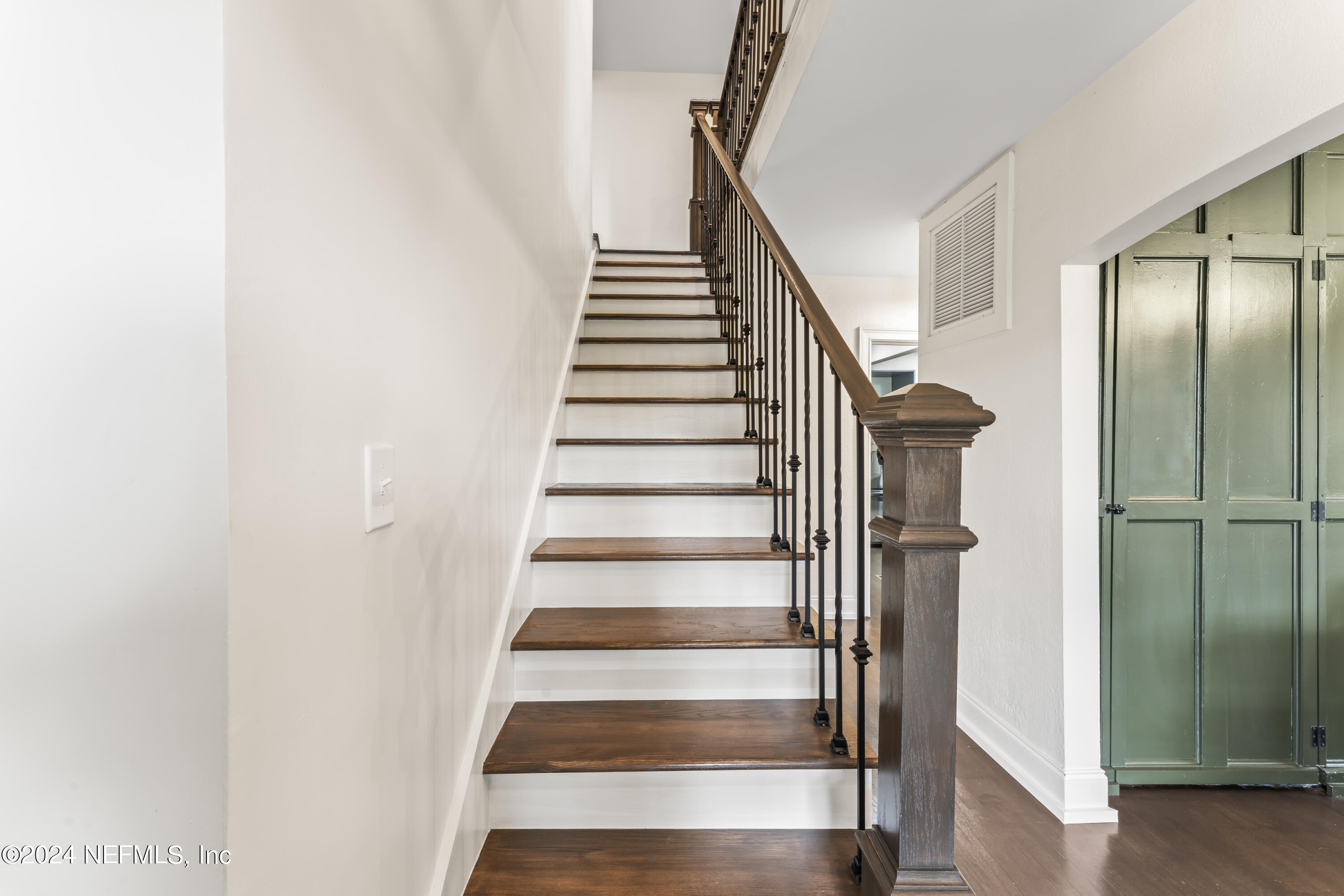 1515 Berwick Road Jacksonville, FL 32207 - Photo 30 of 56 Stairs