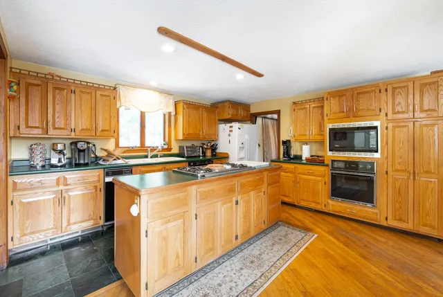 $550,000 | 39 Birch Glen Drive, Bennington, NH 03442