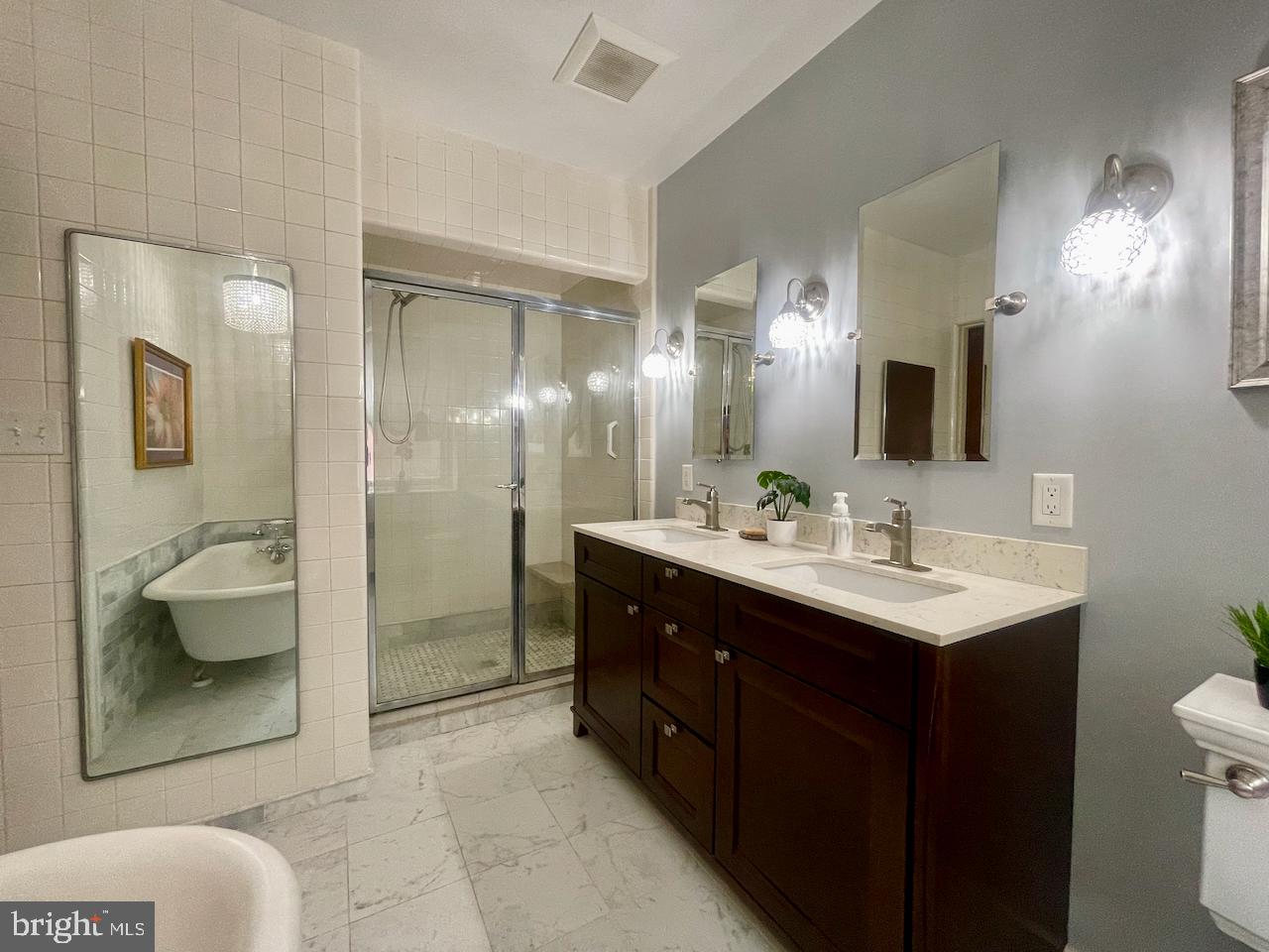 2103 Baynard Boulevard Wilmington, DE 19802 - Photo 33 of 75 4 piece En-Suite Bath with a walk-in tiled shower!