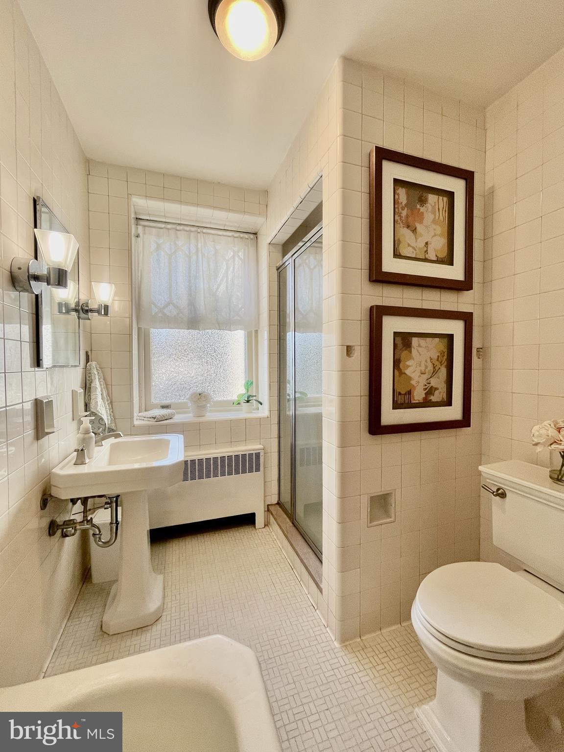 2103 Baynard Boulevard Wilmington, DE 19802 - Photo 43 of 75 4 Piece tiled hall bath 2nd floor