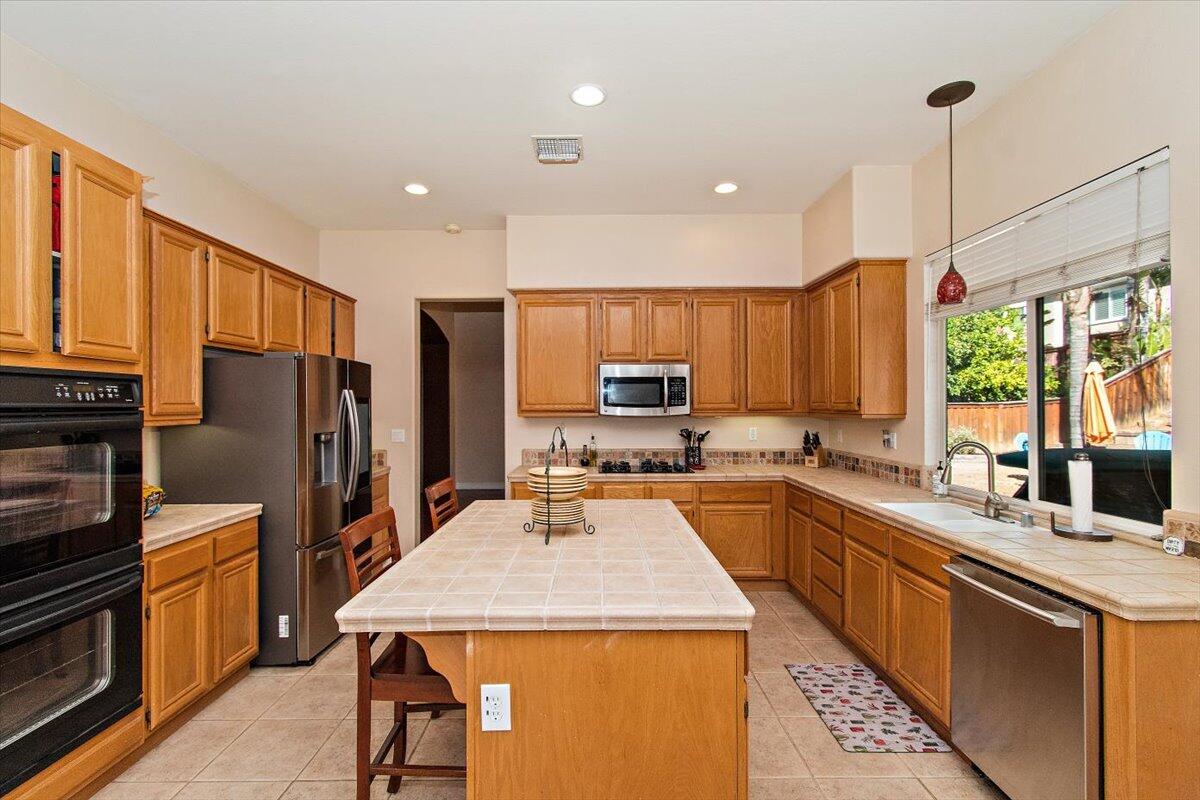 8576 Barnwood Lane Riverside, CA 92508 - Photo 11 of 56 10-BOS_1584