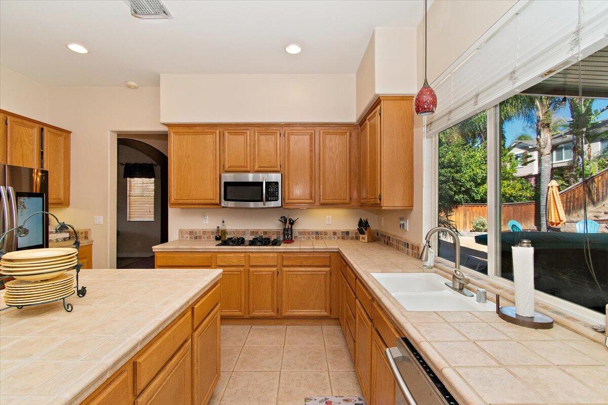 8576 Barnwood Lane Riverside, CA 92508 - Photo 12 of 56 11-BOS_1585