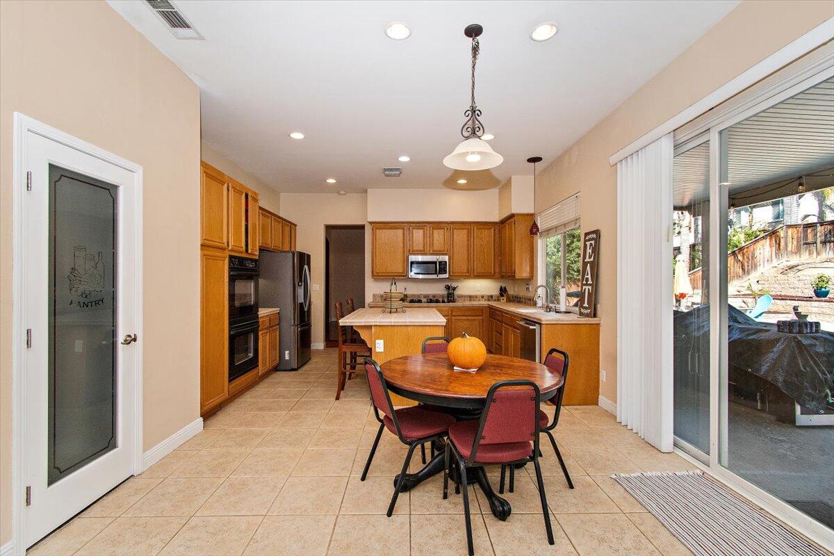 8576 Barnwood Lane Riverside, CA 92508 - Photo 15 of 56 14-BOS_1588