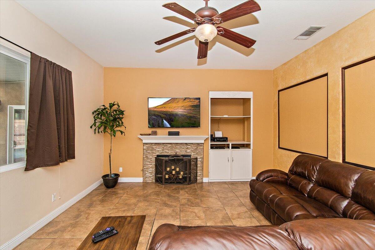 8576 Barnwood Lane Riverside, CA 92508 - Photo 16 of 56 15-BOS_1589