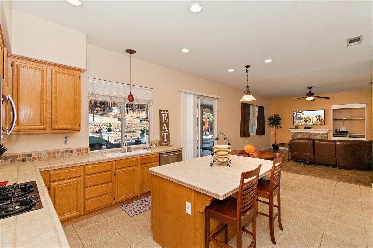 8576 Barnwood Lane Riverside, CA 92508 - Photo 10 of 56 09-BOS_1583
