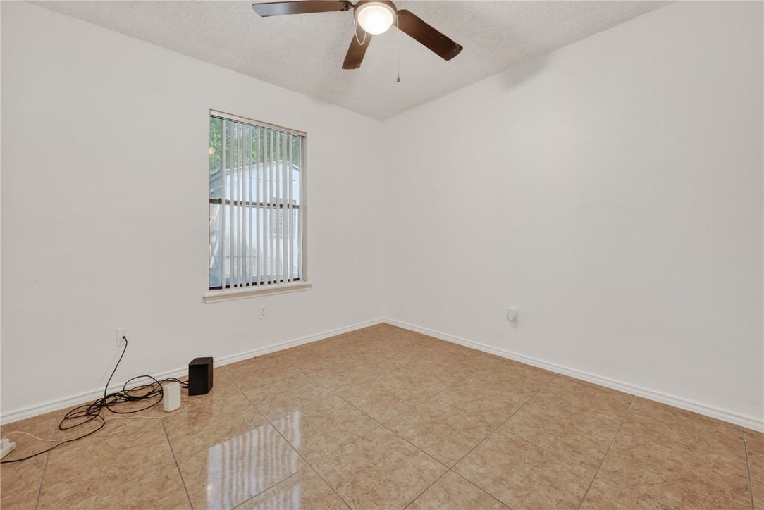 2328 Timberleaf Circle Ingleside, TX 78362 - Photo 16 of 33 an empty room with a window