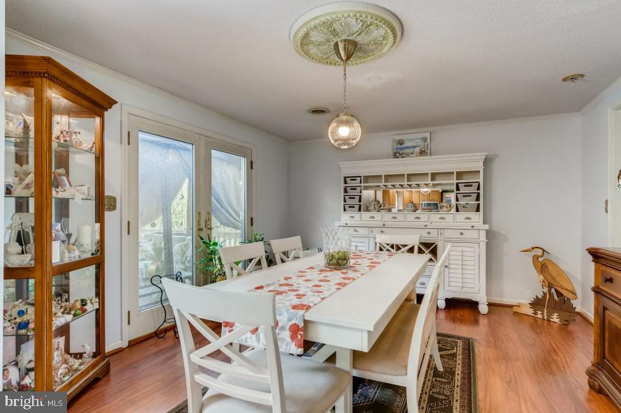 2231 Holly Neck Road Baltimore, MD 21221 - Photo 14 of 40 Dining room