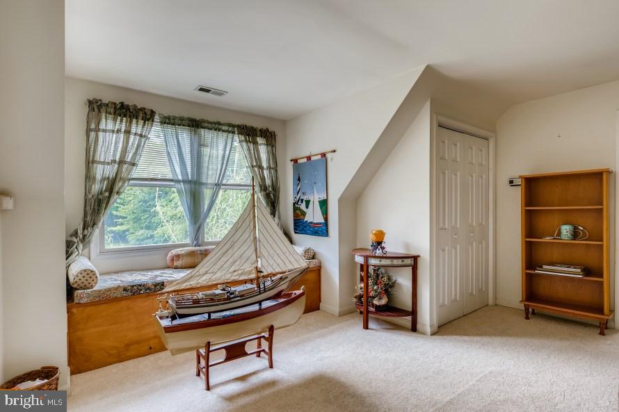 2231 Holly Neck Road Baltimore, MD 21221 - Photo 22 of 40 Sitting room on upper level