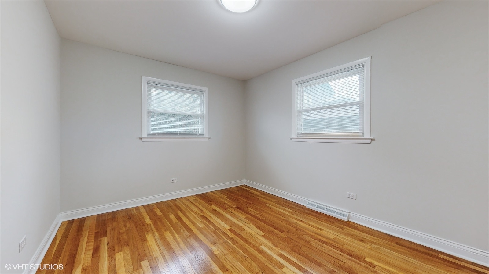 2930 Koepke Road Northbrook, IL 60062 - Photo 14 of 30 an empty room with a window