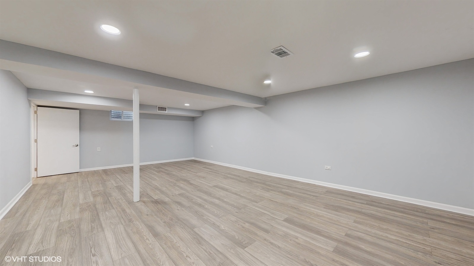 2930 Koepke Road Northbrook, IL 60062 - Photo 16 of 30 an empty room with wooden floor and windows