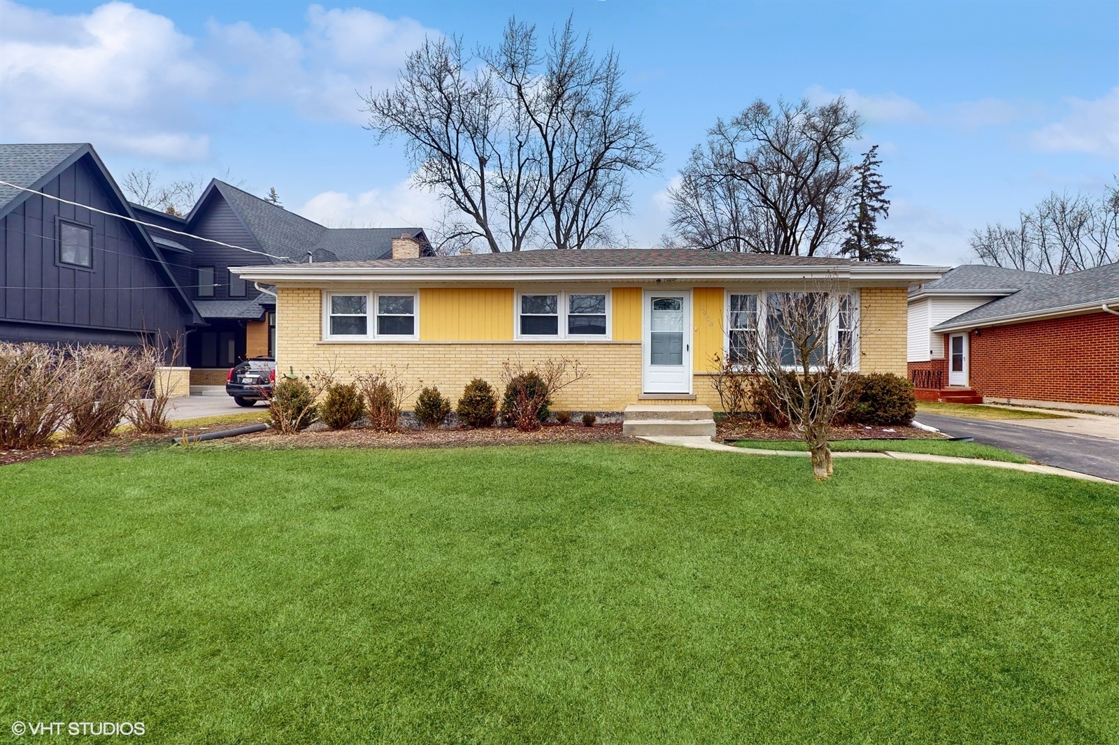 2930 Koepke Road Northbrook, IL 60062 - Photo 2 of 30 a front view of house with yard and outdoor seating