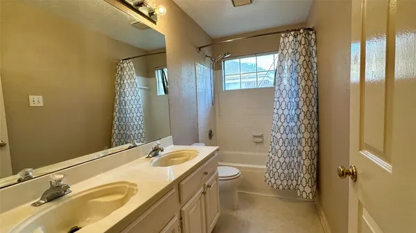 $2,400 | 6918 Springcrest Court, Sugar Land, TX 77479