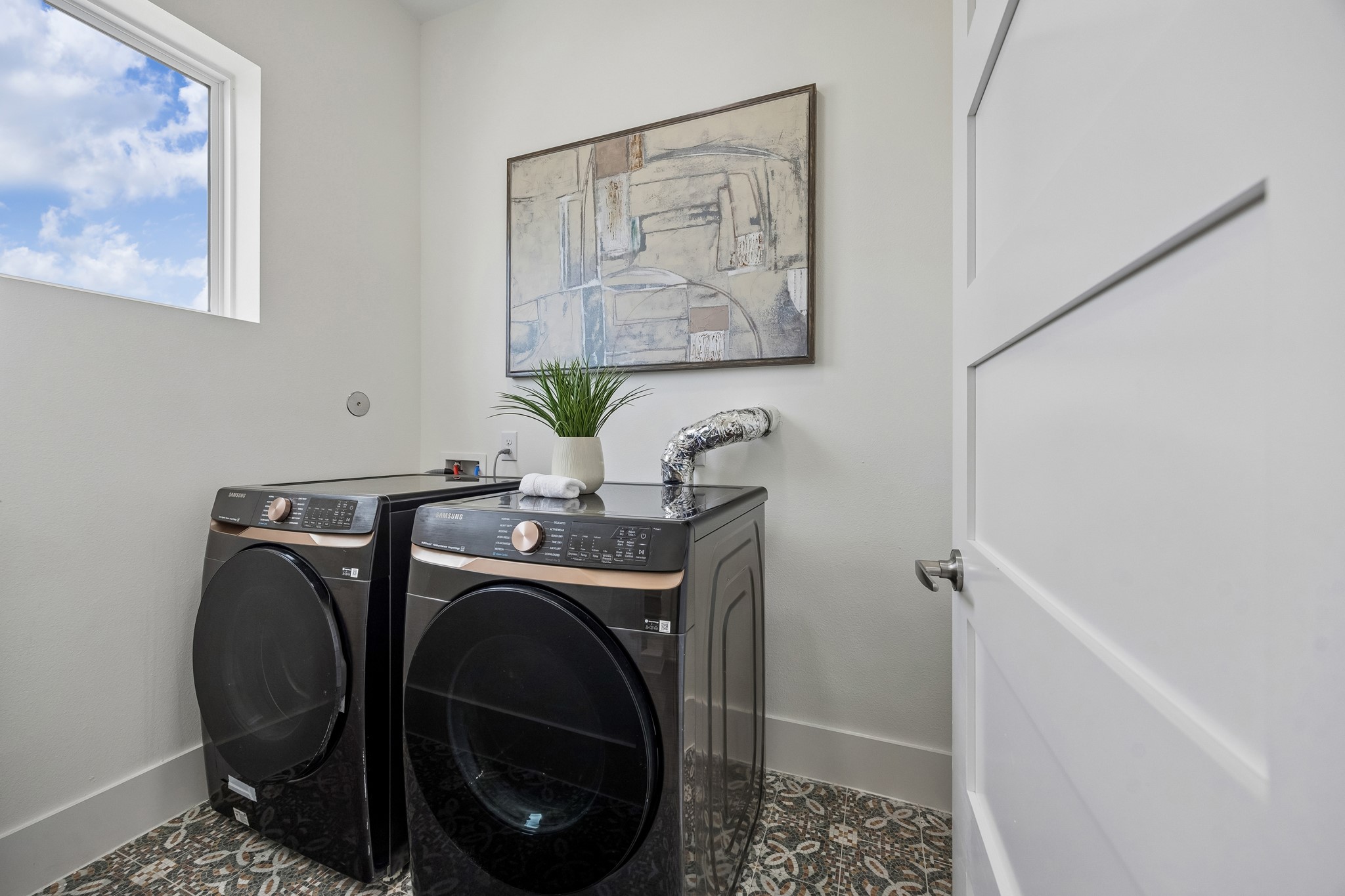 1618 Ojeman Road, Unit A Houston, TX 77055 - Photo 25 of 39 The laundry room with it's full sized washer and dryer is conveniently located near the primary suite on the third floor.