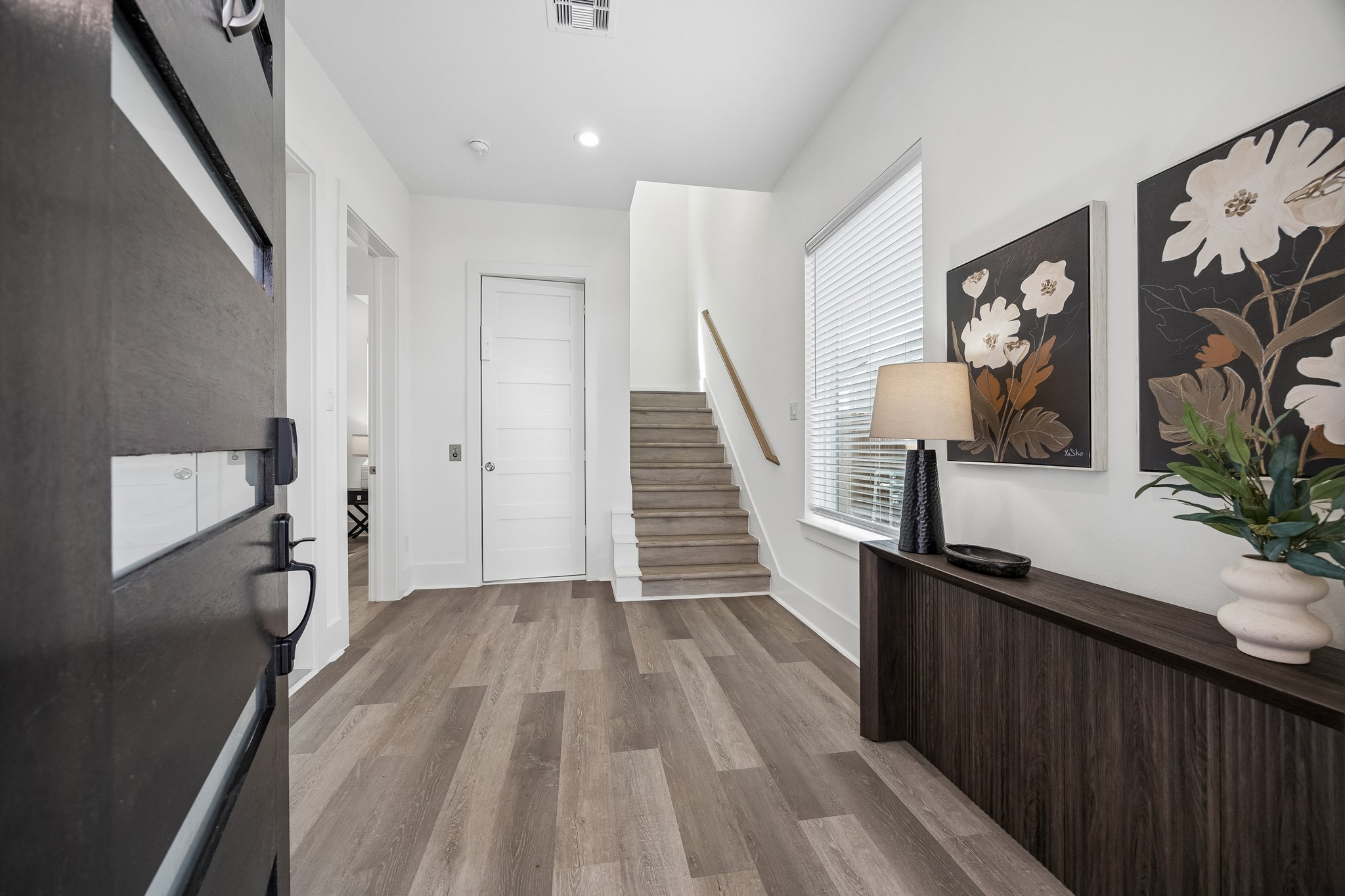 1618 Ojeman Road, Unit A Houston, TX 77055 - Photo 26 of 39 Welcome home! The front foyer is warm and inviting.