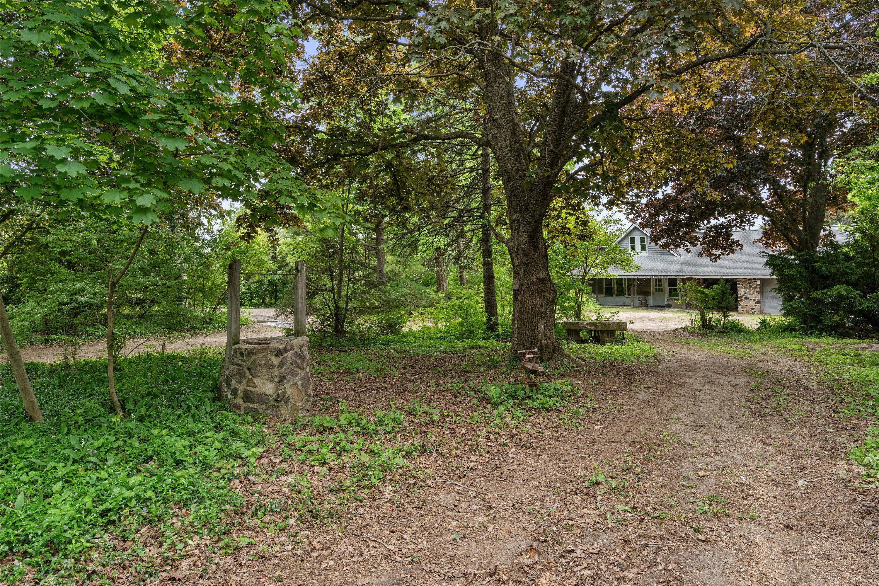 W330-s7098 County Road East Mukwonago, WI 53149 - Photo 49 of 60 Walking/Driving Path