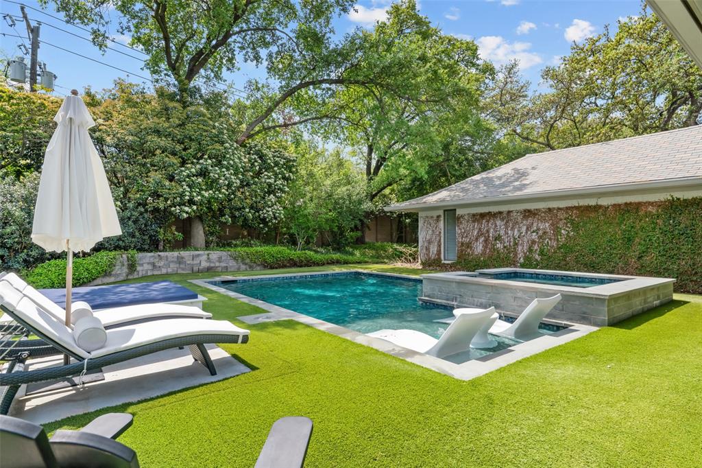 6117 Merrymount Road Westover Hills, TX 76107 - Photo 38 of 39 Integrated pool / spa with a patio area and a fenced backyard