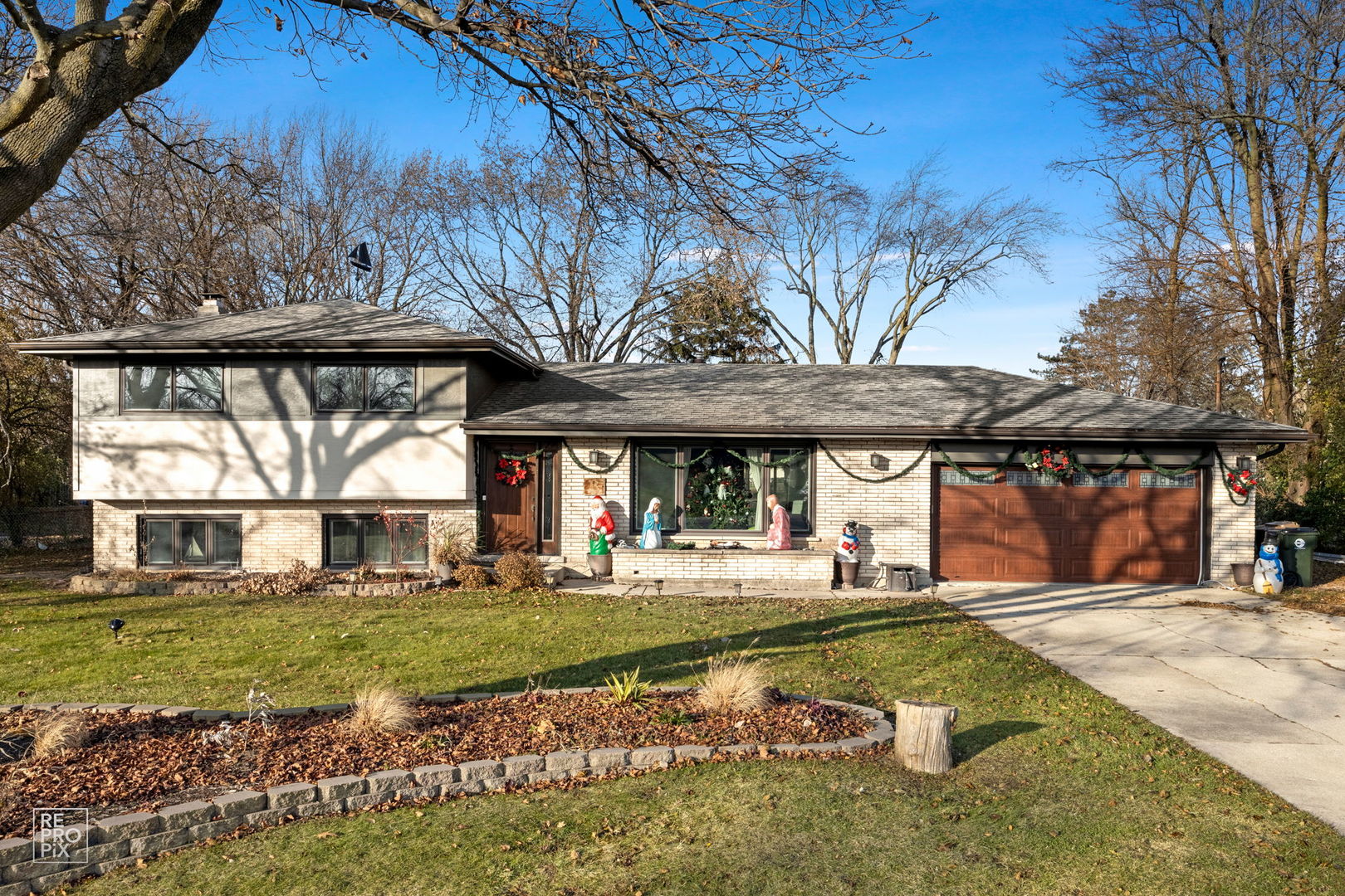 362 63rd Street Willowbrook, IL 60527 - Photo 1 of 25 a front view of a house with a yard