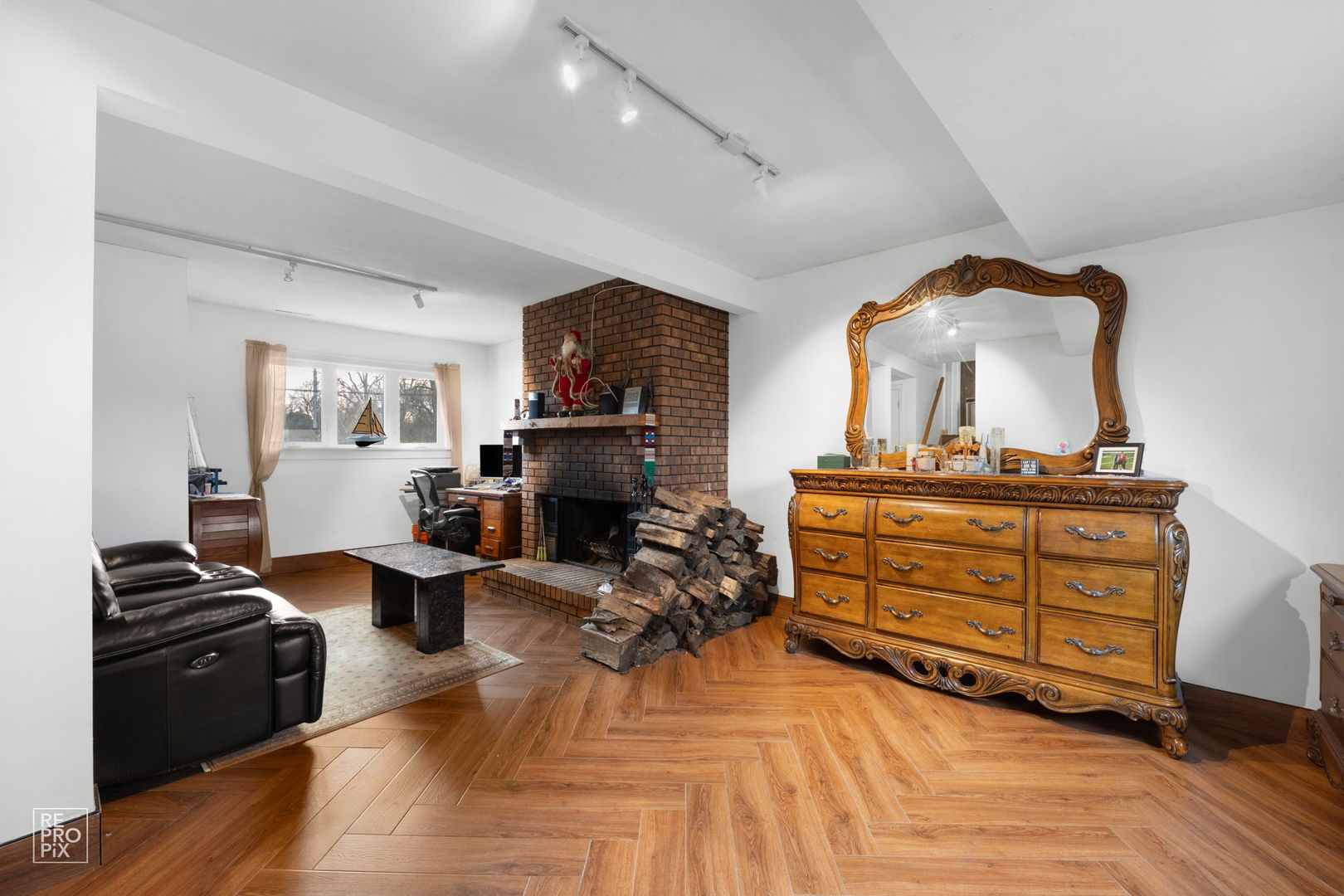 362 63rd Street Willowbrook, IL 60527 - Photo 15 of 25 a room with furniture or couch and a flat screen tv