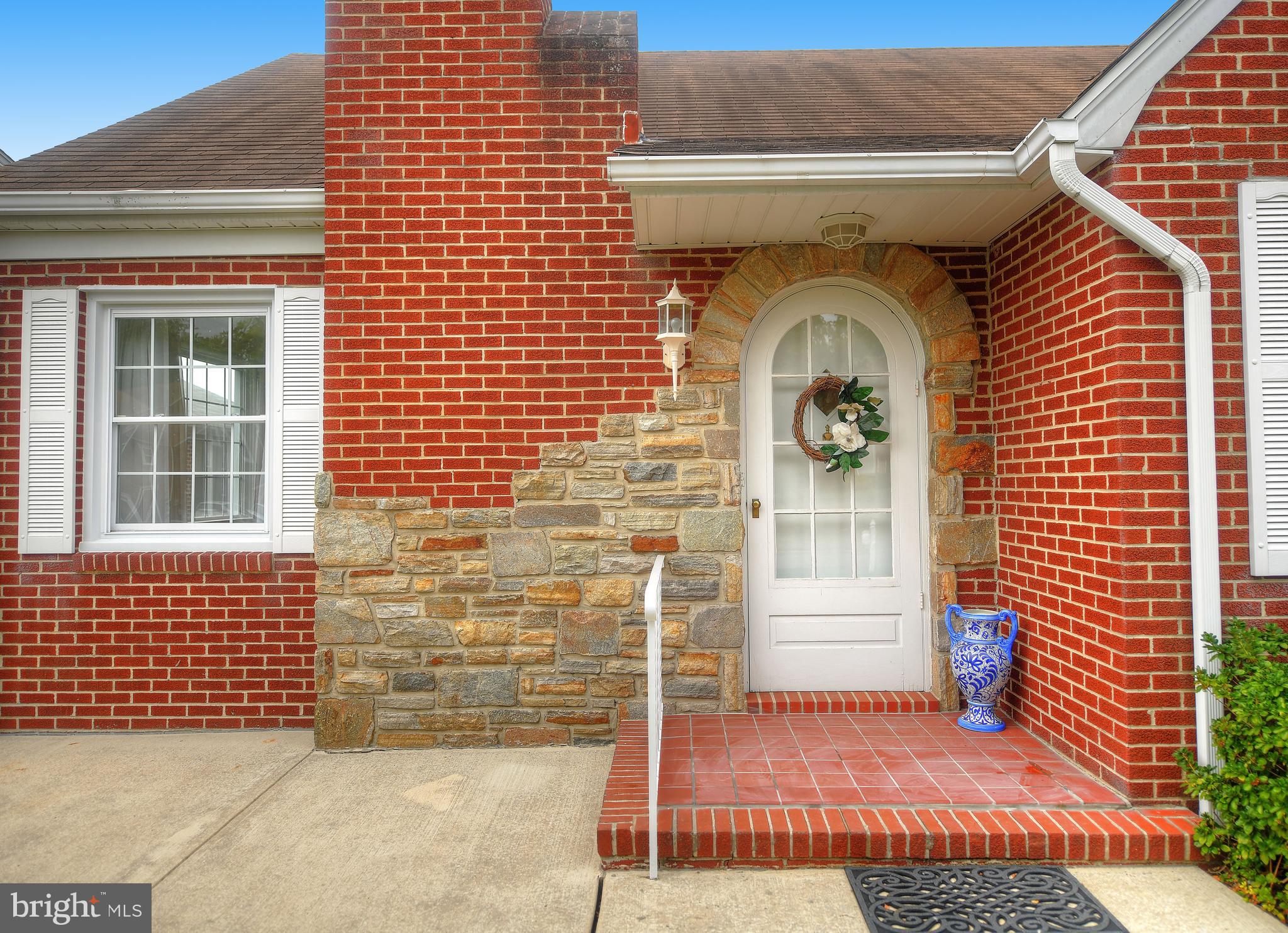 4111 Perry View Road Baltimore, MD 21236 - Photo 5 of 38