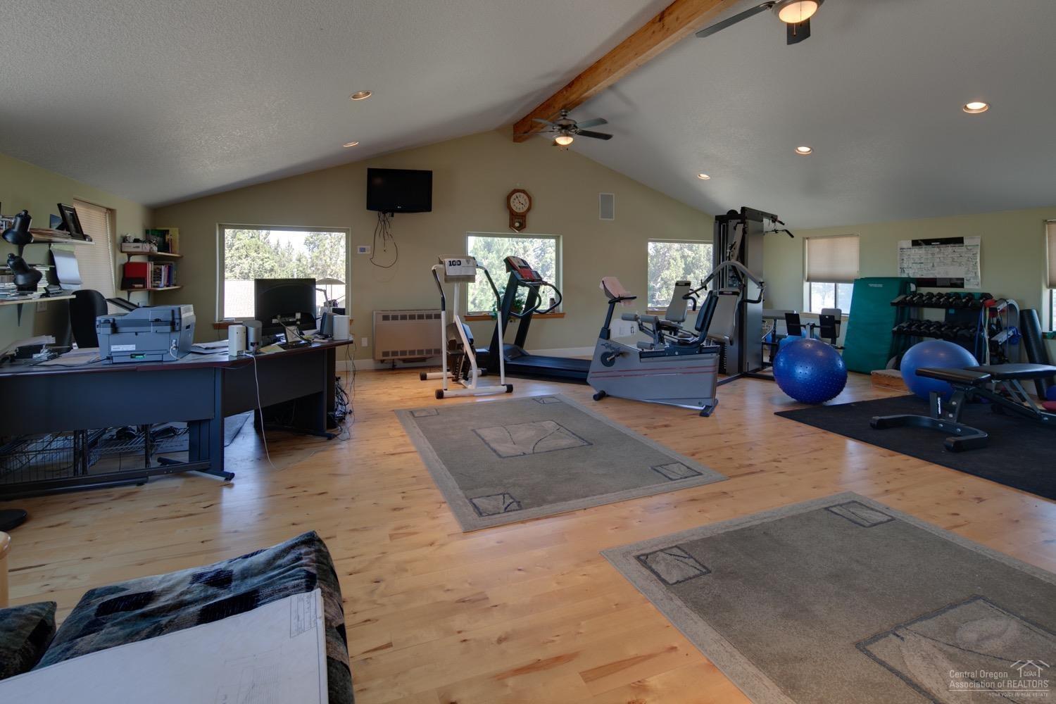62336 Deer Trail Road Bend, OR 97701 - Photo 19 of 24 Above The Shop = The Studio/Office/Gym.