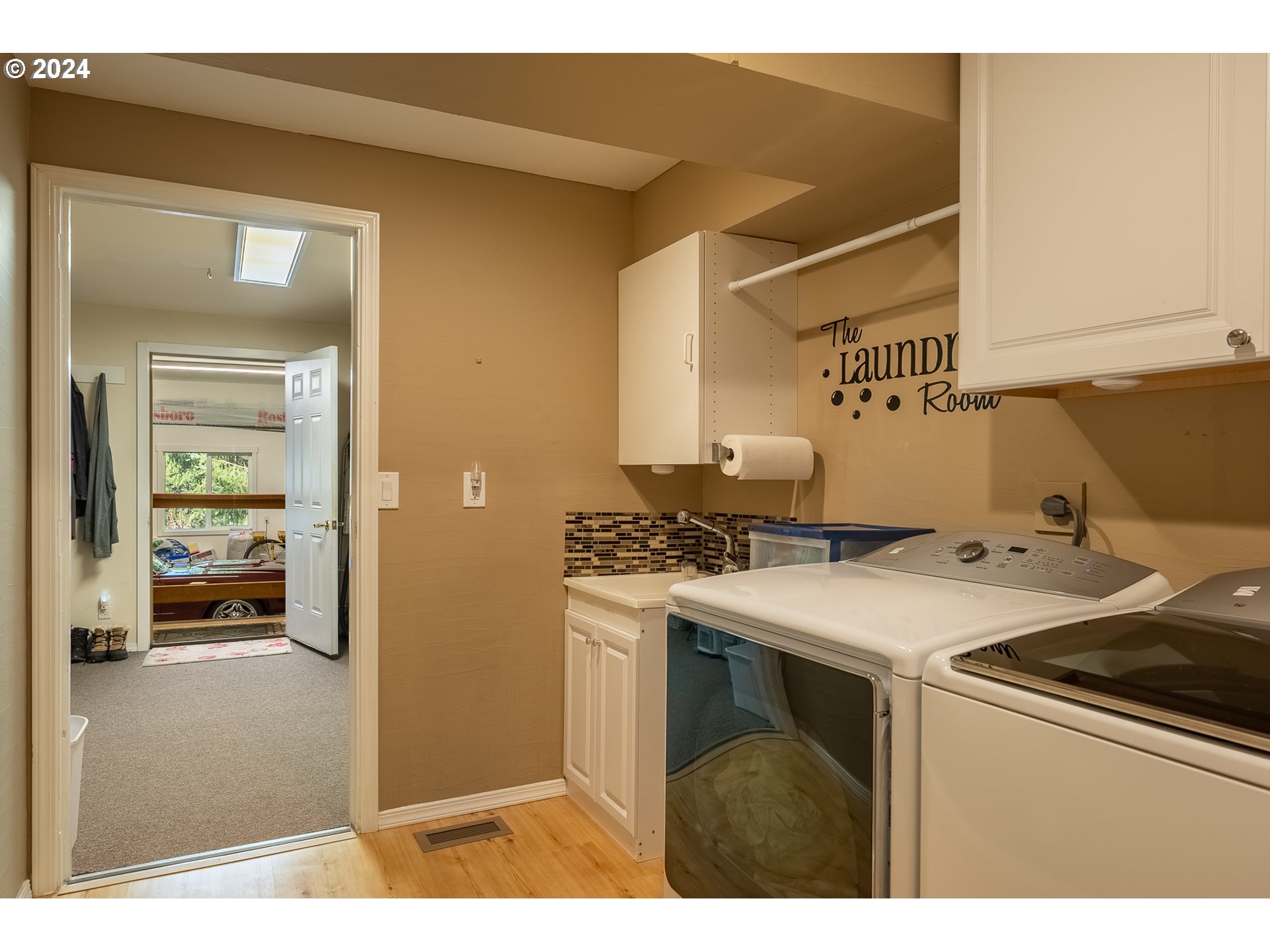 89915 Ben Bunch Road Florence, OR 97439 - Photo 11 of 33 a utility room with dryer and washer