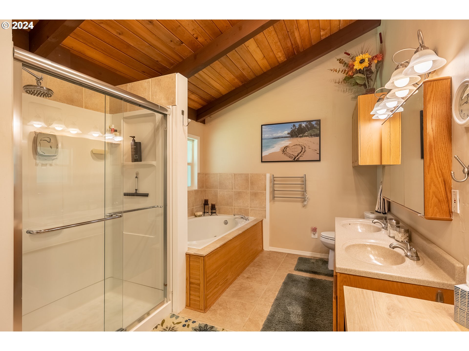89915 Ben Bunch Road Florence, OR 97439 - Photo 20 of 33 a bathroom with a sink mirror and a bathtub