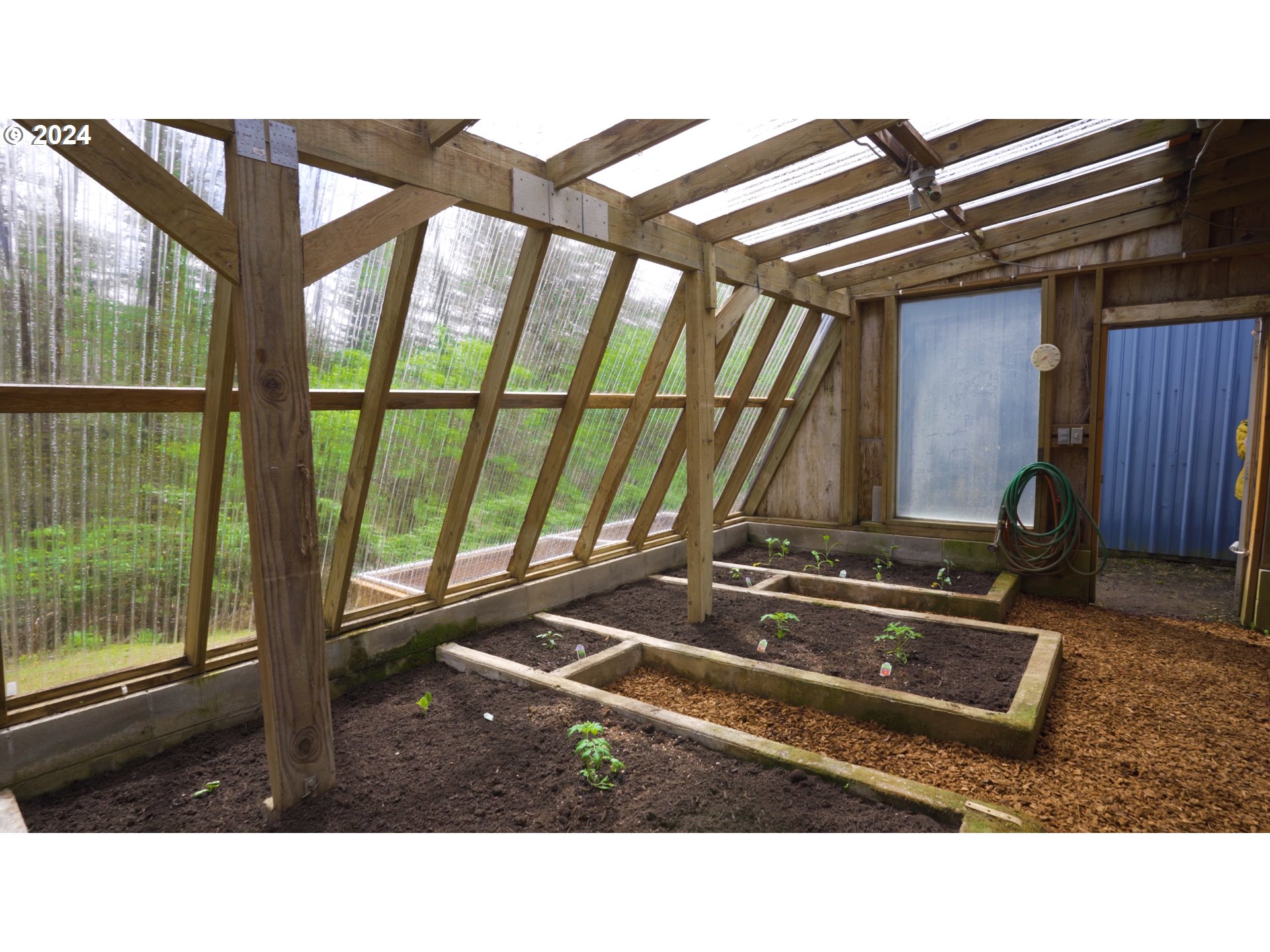 89915 Ben Bunch Road Florence, OR 97439 - Photo 25 of 33 a black and white photo of a living room